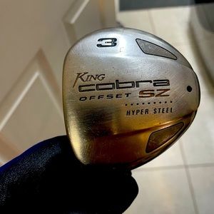 Woman’s Cobra Offset Sz Golf Wood 3 In Left Handed 
Graphite shaft